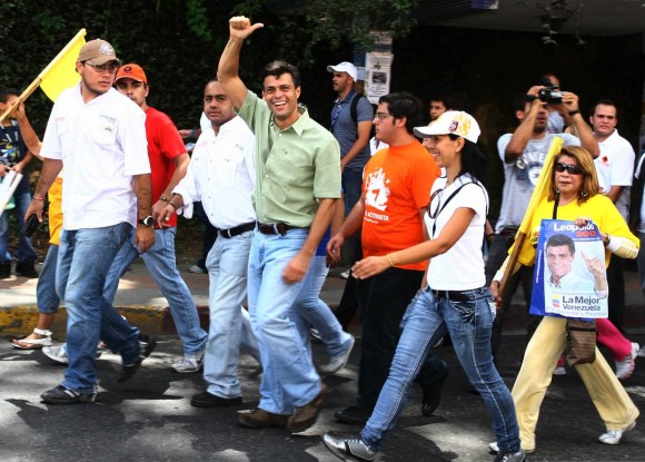 Leopoldo López recorriendo San Antonio, Miranda.